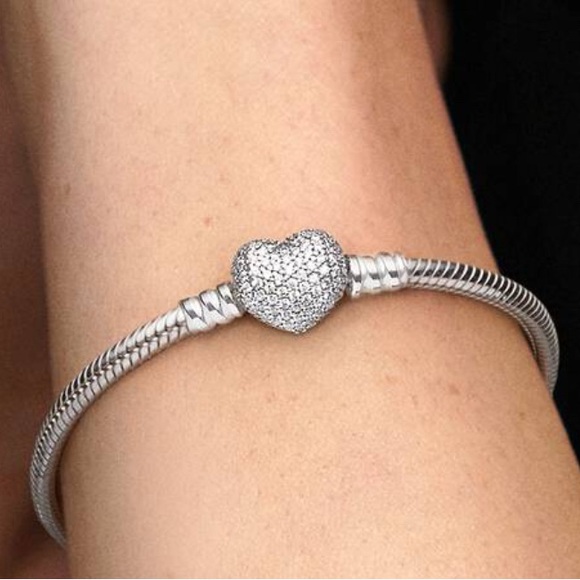 PANDORA Moments Silver CRYSTAL HEART Snake Chain Bracelet NEW SMALL APROX. 23 in